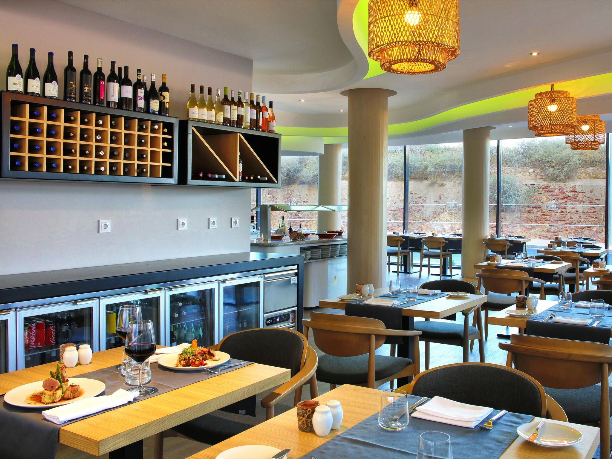 פורטימאו Jupiter Marina Hotel - Couples & Spa (Adults Only) מראה חיצוני תמונה
