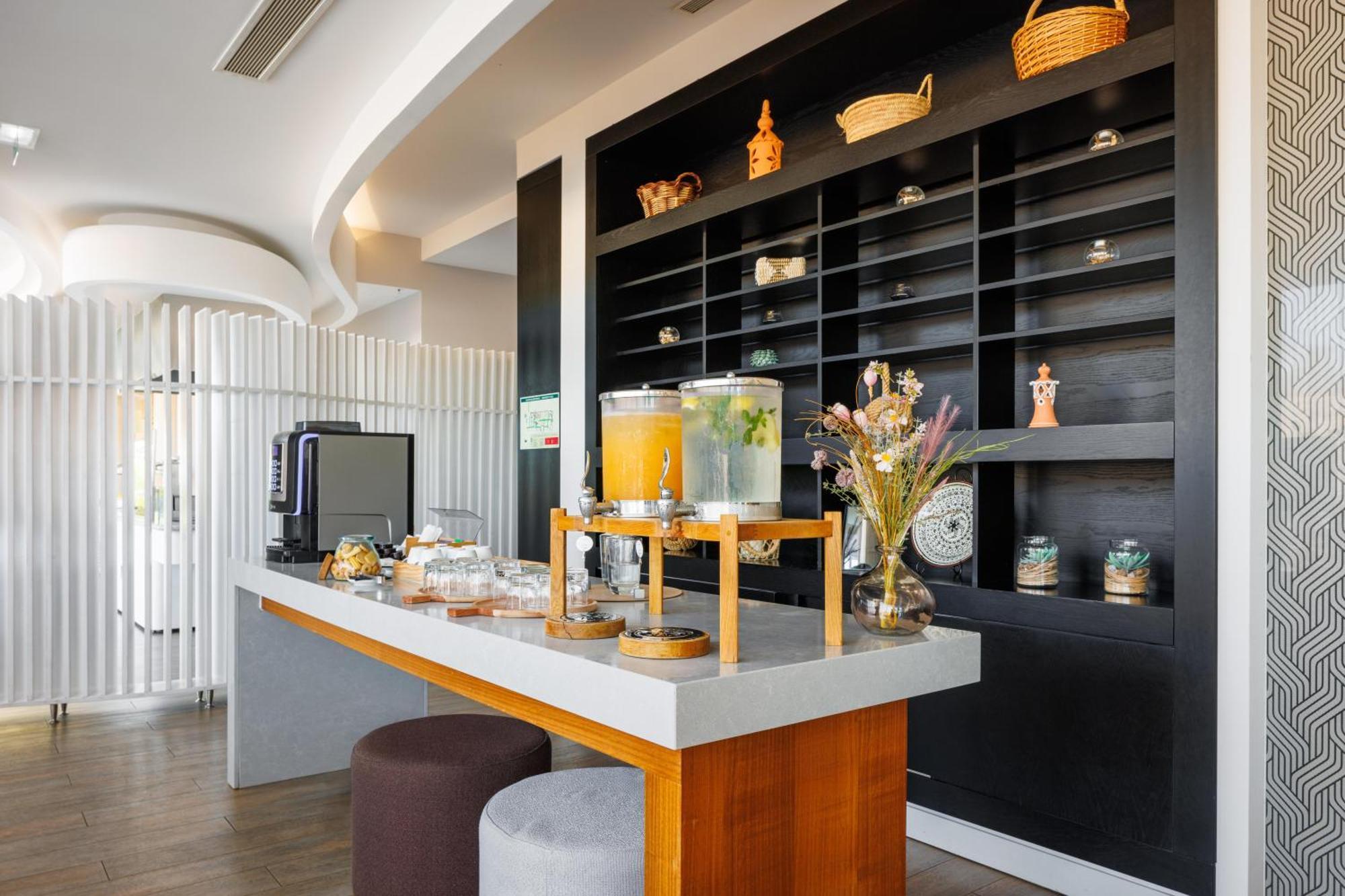 פורטימאו Jupiter Marina Hotel - Couples & Spa (Adults Only) מראה חיצוני תמונה